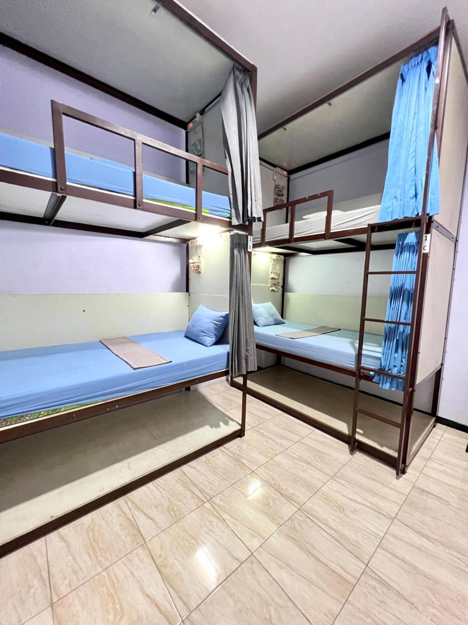 Mador Malang Dorm Hostel Kültér fotó